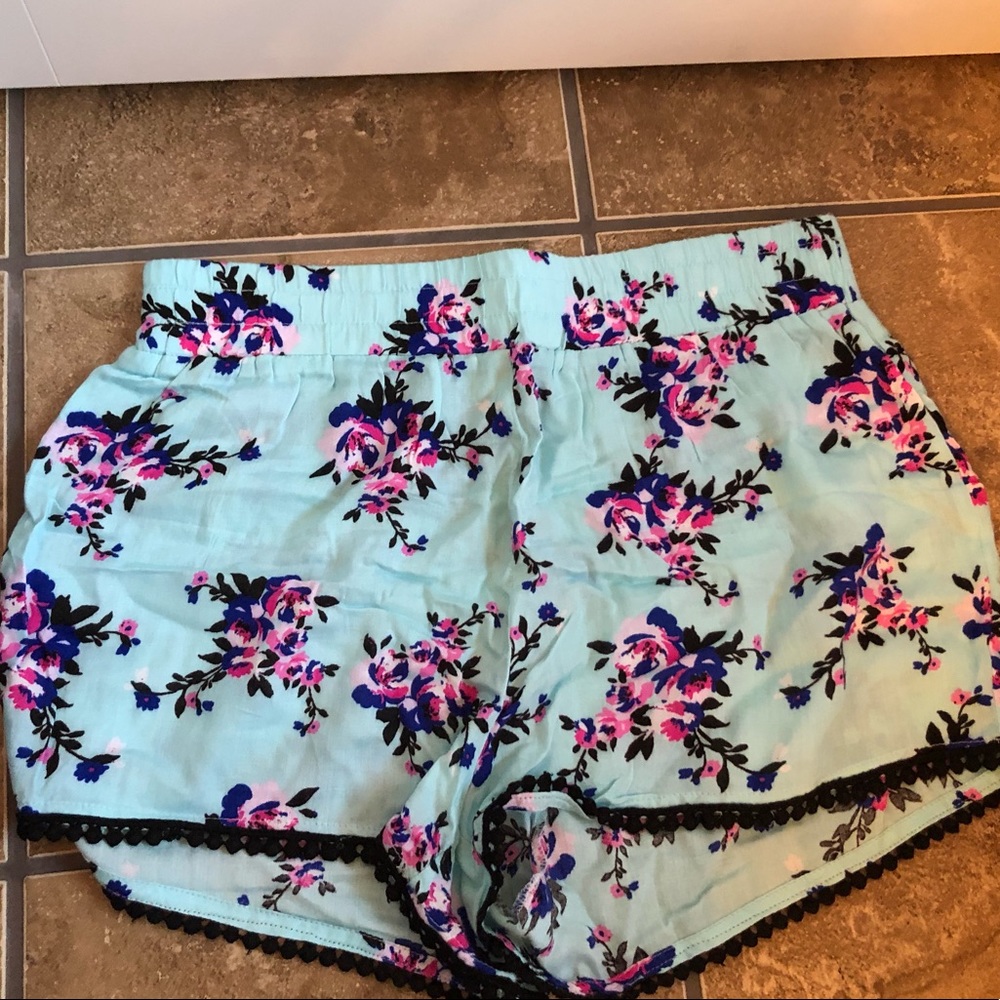 MEDIUM CHARLOTTE RUSSE 3 INCH SHORTS